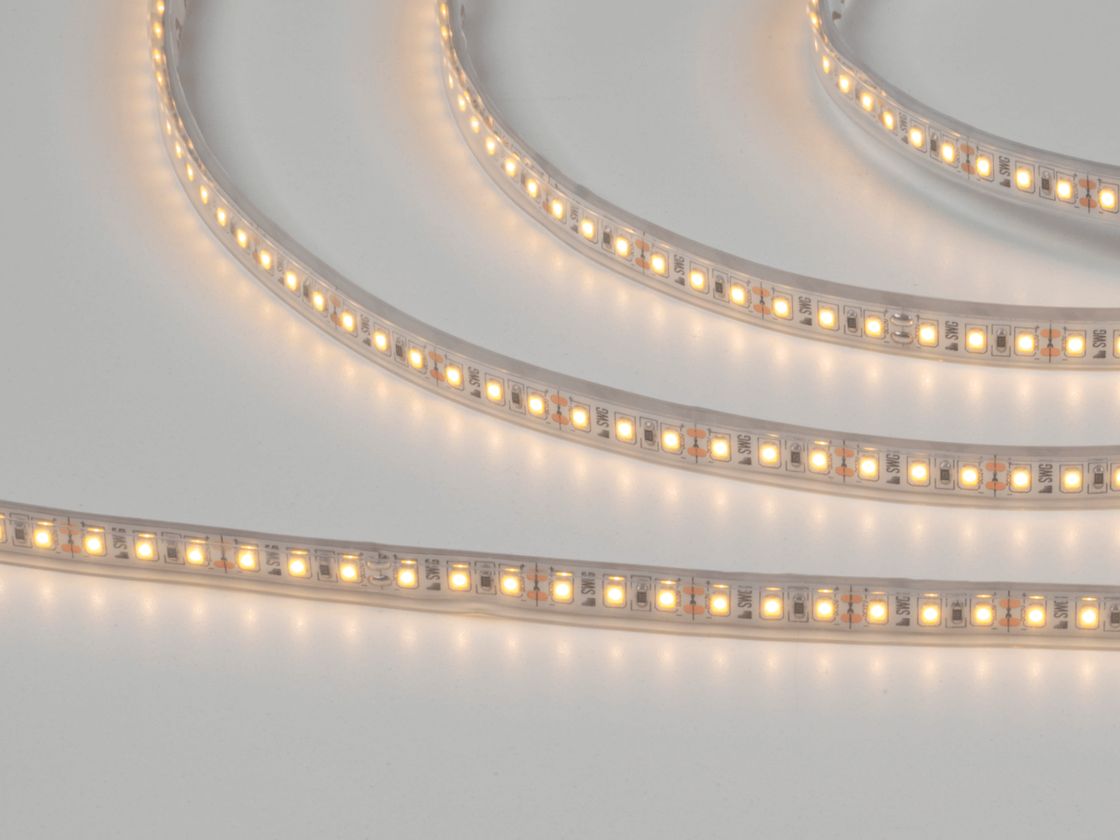 Светодиодная лента SMD2835 в силиконовой оболочке, включена