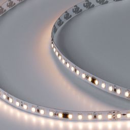 Светодиодная лента SMD2835 тёплый белый, включённая