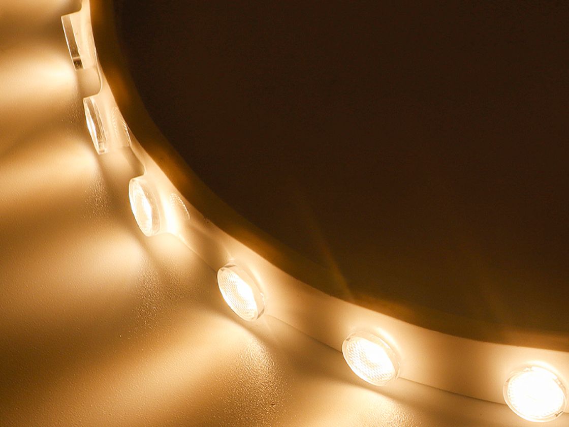 Фокусирующая мини LED-лента, тёплое свечение, крупный план
