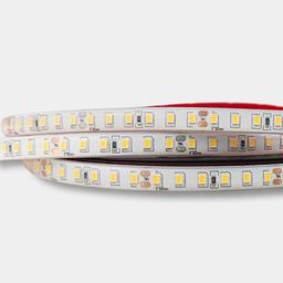 Свернутая лента SMD2835 крупный план светодиодов