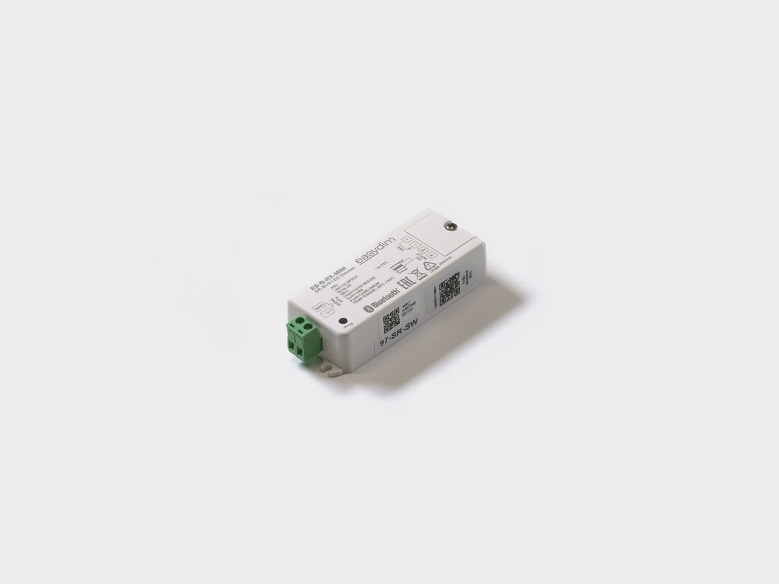 Контроллер ES-B-RX-MINI на белом фоне, общий вид